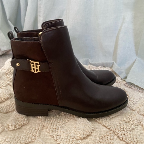 Tommy Hilfiger Shoes - Tommy Hilfiger boots size 6